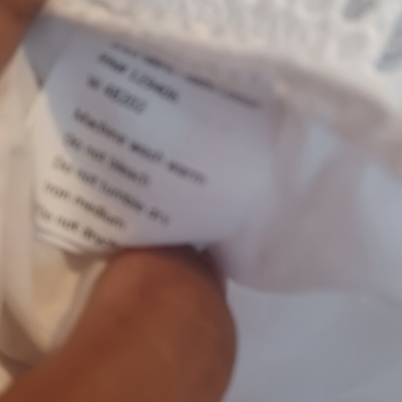 Beautiful 100% cotton top. Excellent condition. - Picture 7 of 9